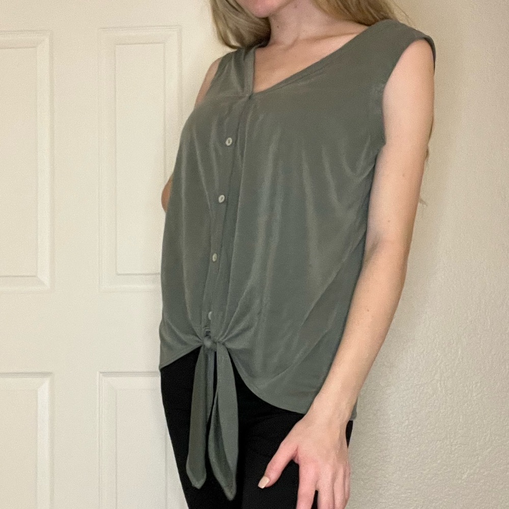 GREEN BUTTON SHIRT, WOMENS BUTTON SHIRT, TIE FROMT TOP, GREEN ENVELOPE, WOMEN M